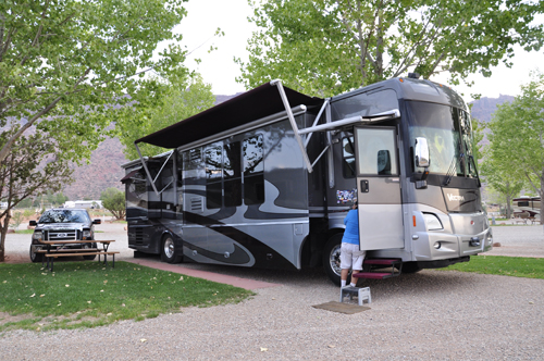 the RV of the two RV Gypsies at Spanish Trail RV Park